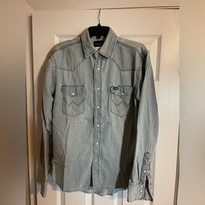 Wrangler pearl snap soft denim size medium